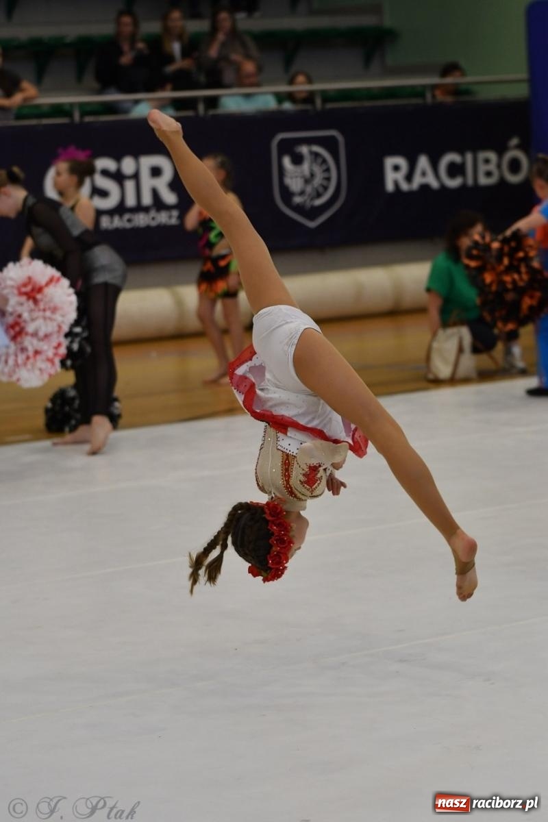 Zdjęcie w galerii na portalu naszraciborz.pl: Racibórz gości Mistrzostwa Okręgu Mażoretek Polski Południowo-Zachodniej [FOTO] wiadomości z regionu