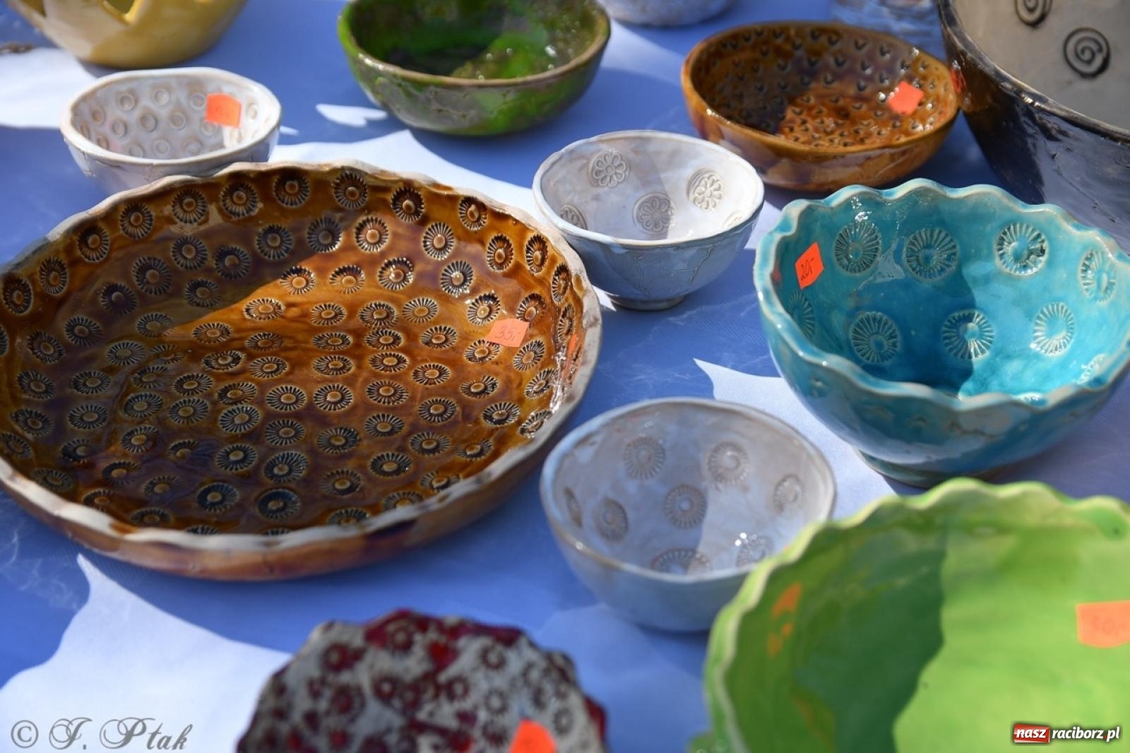 Zdjęcie w galerii na portalu naszraciborz.pl: Zamkowy dziedziniec pełen kwiatów [FOTO i WIDEO] wiadomości z regionu