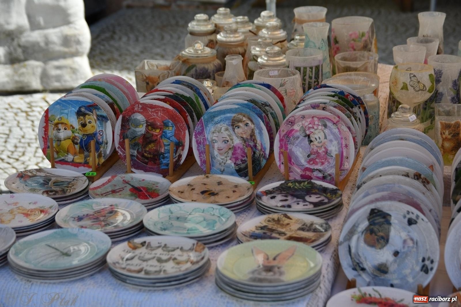 Zdjęcie w galerii na portalu naszraciborz.pl: Zamkowy dziedziniec pełen kwiatów [FOTO i WIDEO] wiadomości z regionu