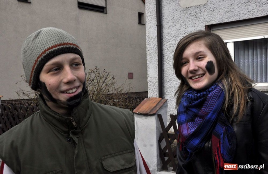 Zdjęcie w galerii na portalu naszraciborz.pl: Małpa musi każdego wysmarować wiadomości z regionu