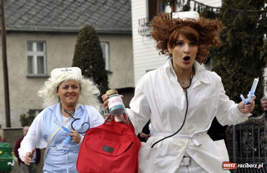 Zdjęcie w galerii na portalu naszraciborz.pl: Małpa musi każdego wysmarować wiadomości z regionu