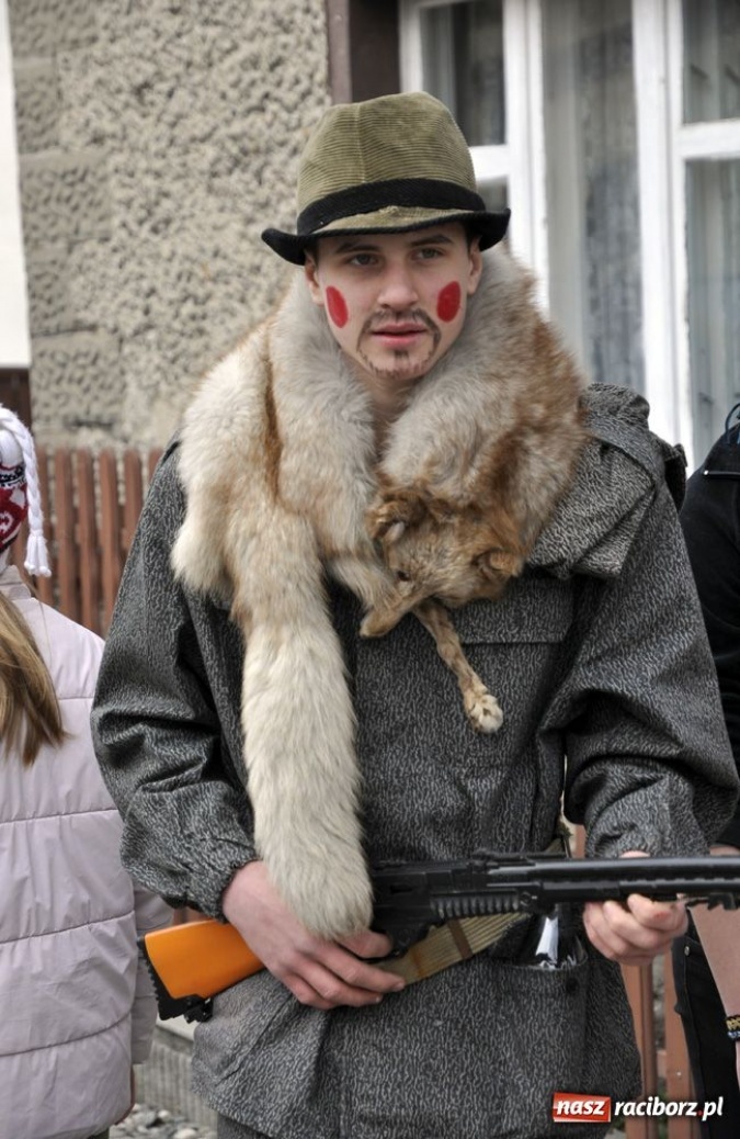 Zdjęcie w galerii na portalu naszraciborz.pl: Małpa musi każdego wysmarować wiadomości z regionu