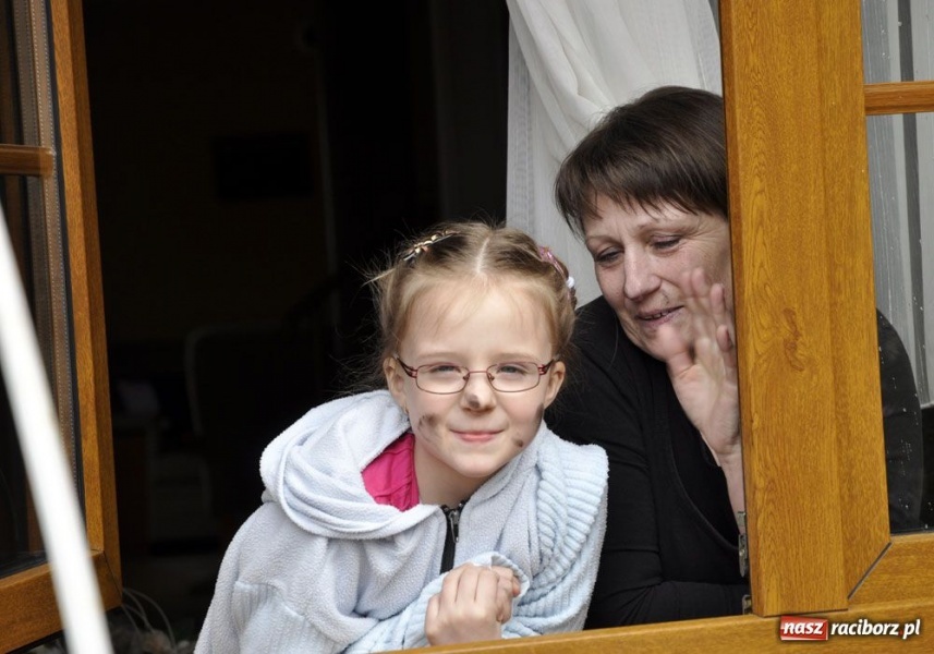 Zdjęcie w galerii na portalu naszraciborz.pl: Małpa musi każdego wysmarować wiadomości z regionu