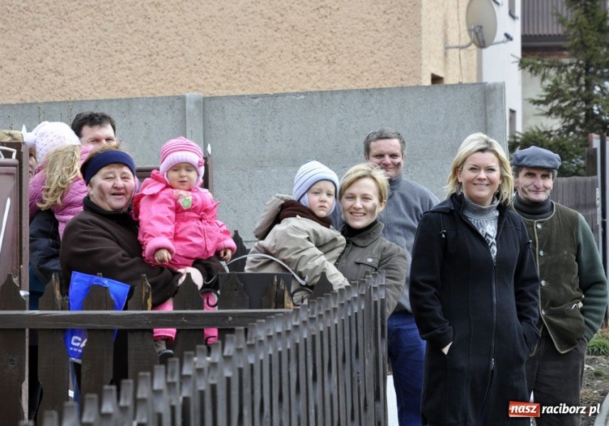 Zdjęcie w galerii na portalu naszraciborz.pl: Małpa musi każdego wysmarować wiadomości z regionu