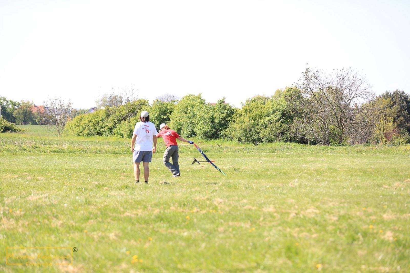 Zdjęcie w galerii na portalu naszraciborz.pl: Modelarze rywalizują dziś na Płoni [FOTO] wiadomości z regionu