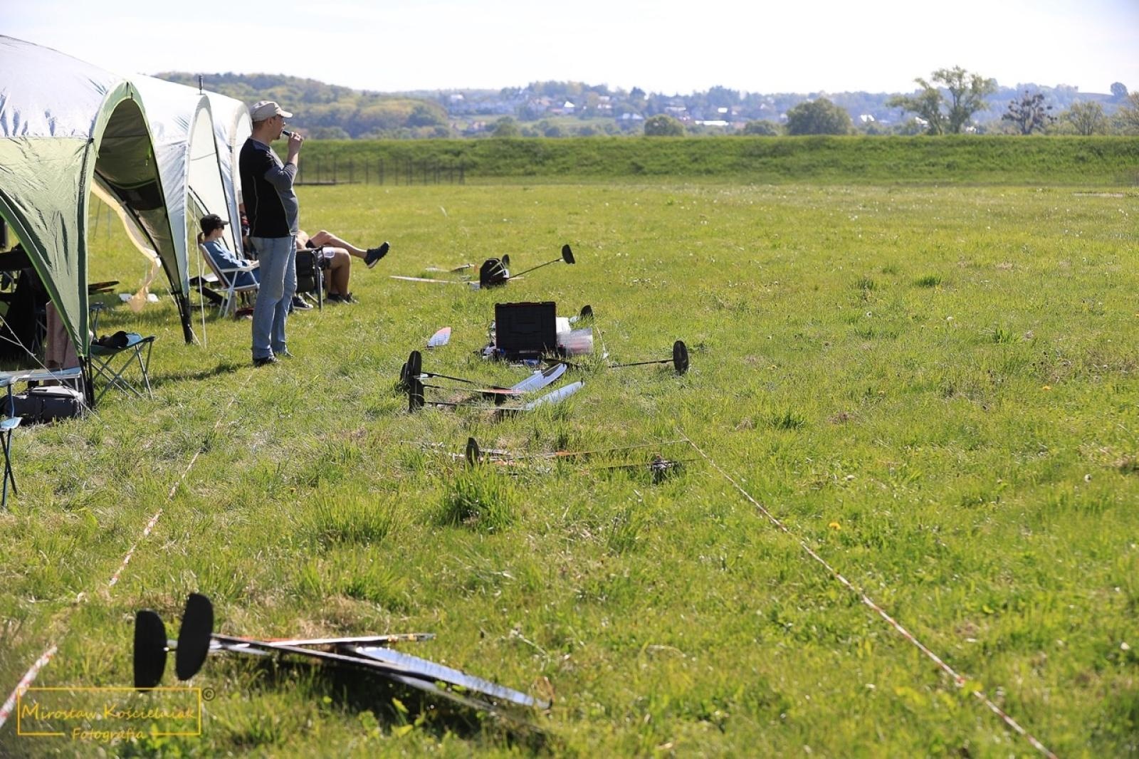 Zdjęcie w galerii na portalu naszraciborz.pl: Modelarze rywalizują dziś na Płoni [FOTO] wiadomości z regionu