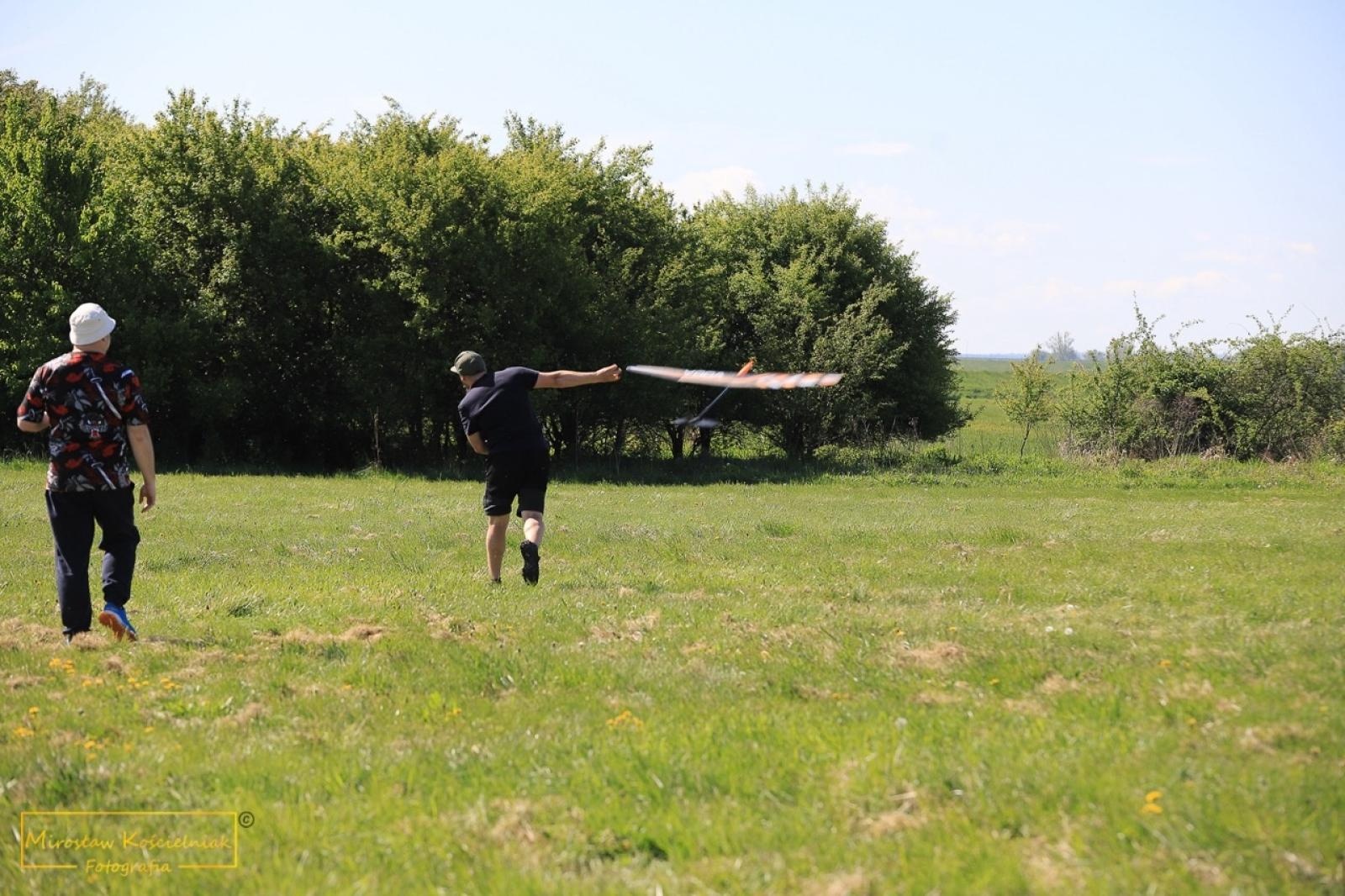Zdjęcie w galerii na portalu naszraciborz.pl: Modelarze rywalizują dziś na Płoni [FOTO] wiadomości z regionu