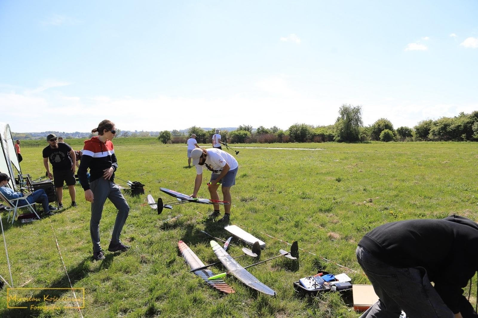 Zdjęcie w galerii na portalu naszraciborz.pl: Modelarze rywalizują dziś na Płoni [FOTO] wiadomości z regionu