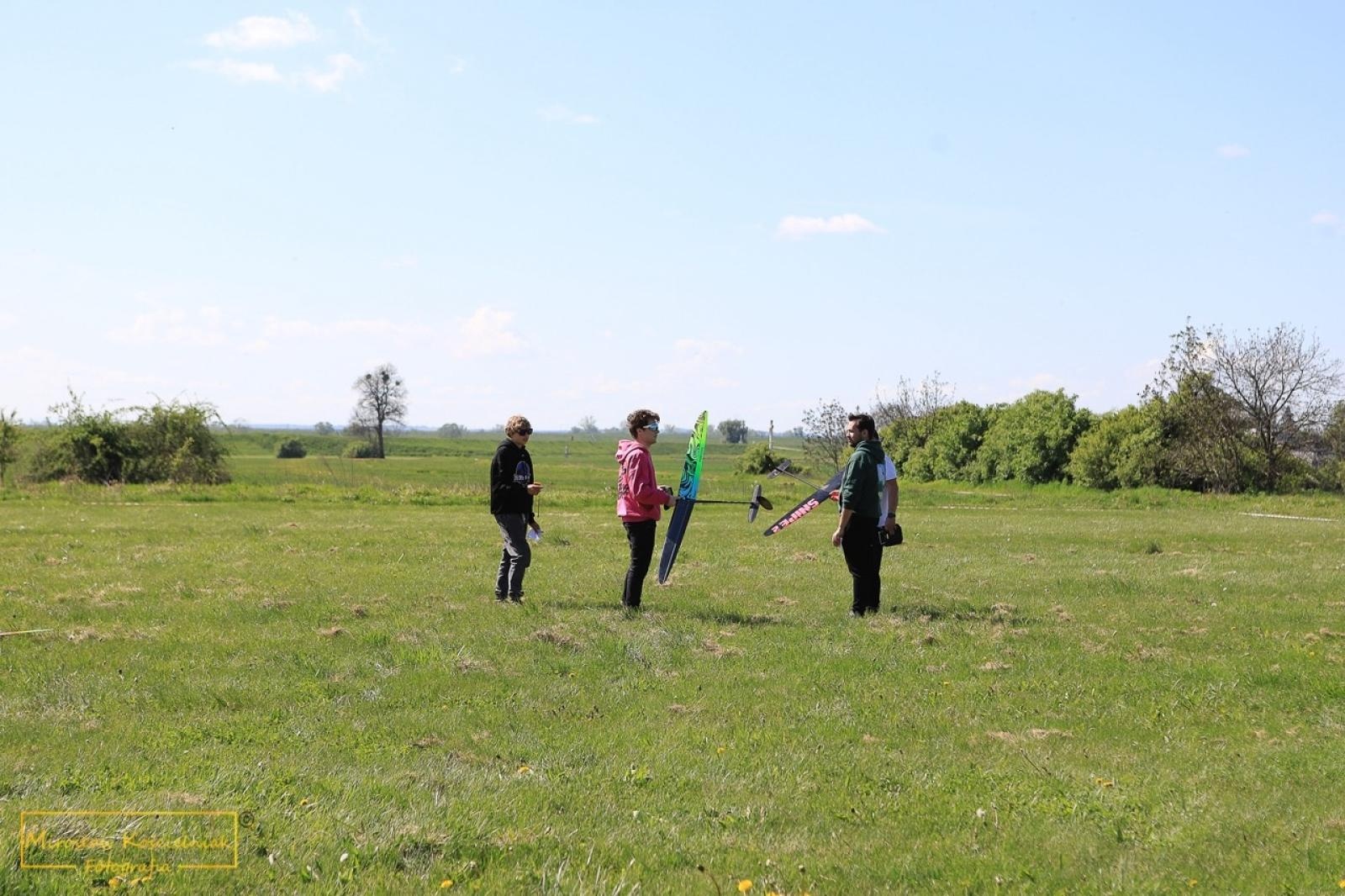 Zdjęcie w galerii na portalu naszraciborz.pl: Modelarze rywalizują dziś na Płoni [FOTO] wiadomości z regionu