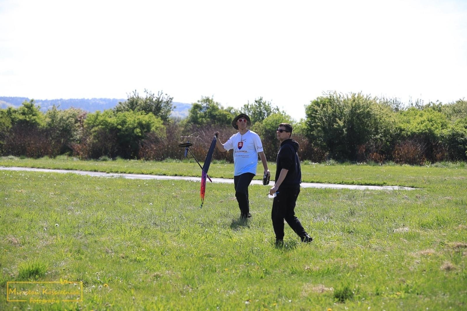 Zdjęcie w galerii na portalu naszraciborz.pl: Modelarze rywalizują dziś na Płoni [FOTO] wiadomości z regionu