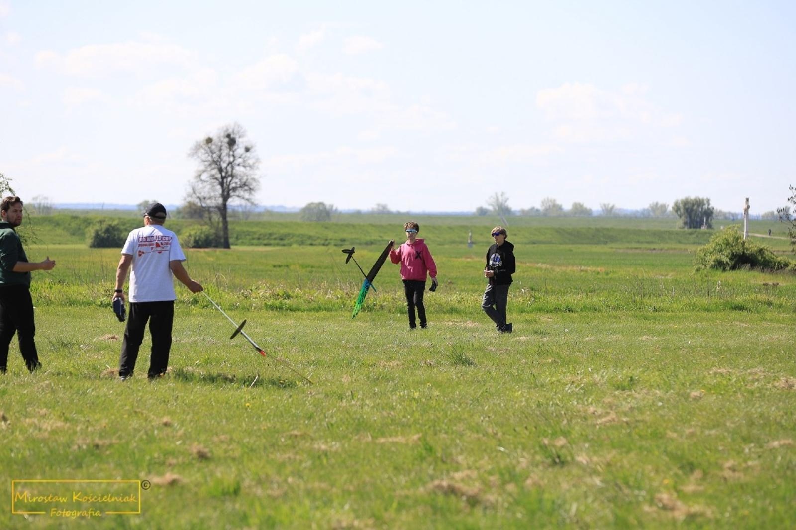 Zdjęcie w galerii na portalu naszraciborz.pl: Modelarze rywalizują dziś na Płoni [FOTO] wiadomości z regionu