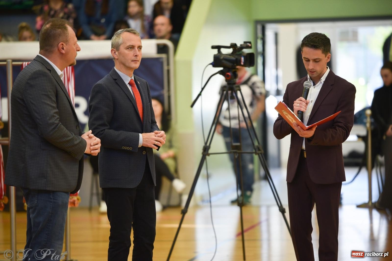 Zdjęcie w galerii na portalu naszraciborz.pl: Mażoretki zawładnęły areną przy Łąkowej. Drugi dzień mistrzostw [FOTO] wiadomości z regionu