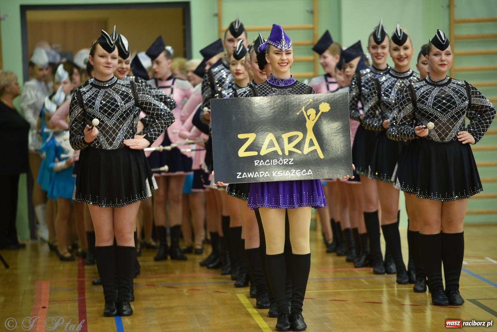 Zdjęcie w galerii na portalu naszraciborz.pl: Mażoretki zawładnęły areną przy Łąkowej. Drugi dzień mistrzostw [FOTO] wiadomości z regionu