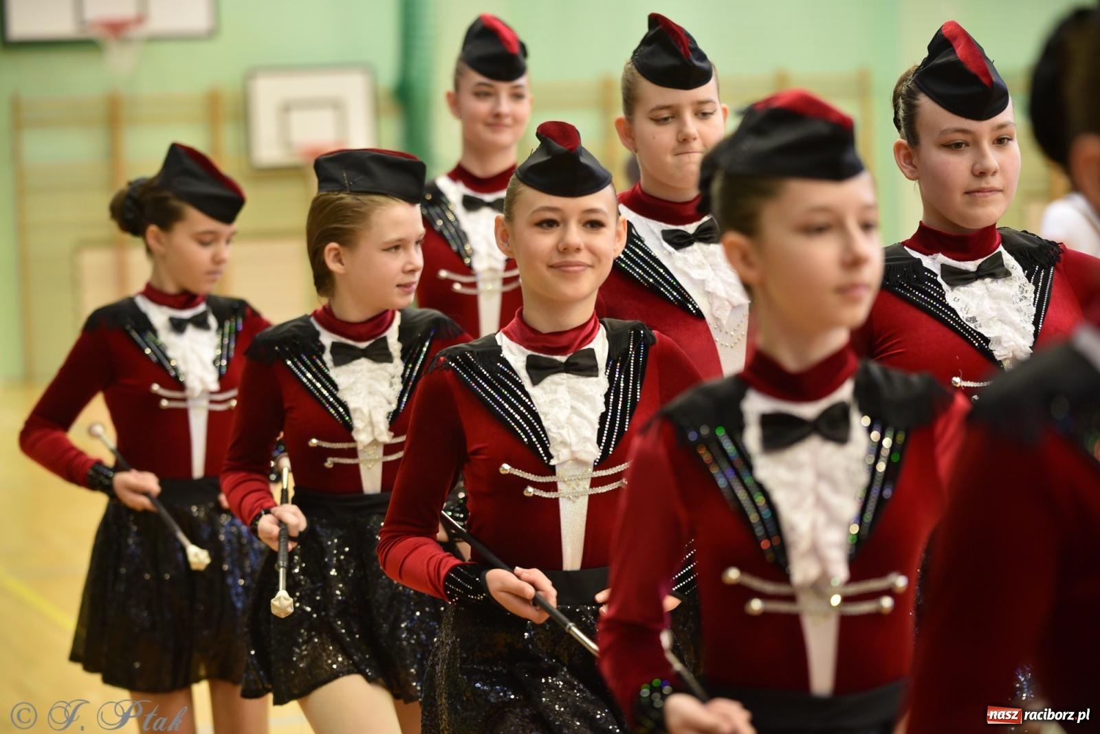 Zdjęcie w galerii na portalu naszraciborz.pl: Mażoretki zawładnęły areną przy Łąkowej. Drugi dzień mistrzostw [FOTO] wiadomości z regionu