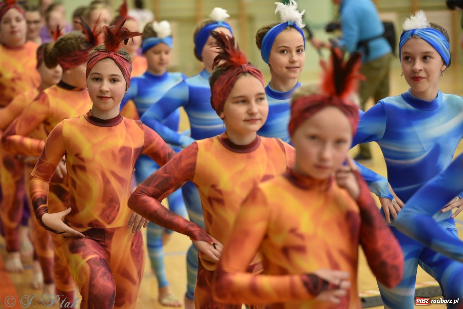 Zdjęcie w galerii na portalu naszraciborz.pl: Mażoretki zawładnęły areną przy Łąkowej. Drugi dzień mistrzostw [FOTO] wiadomości z regionu