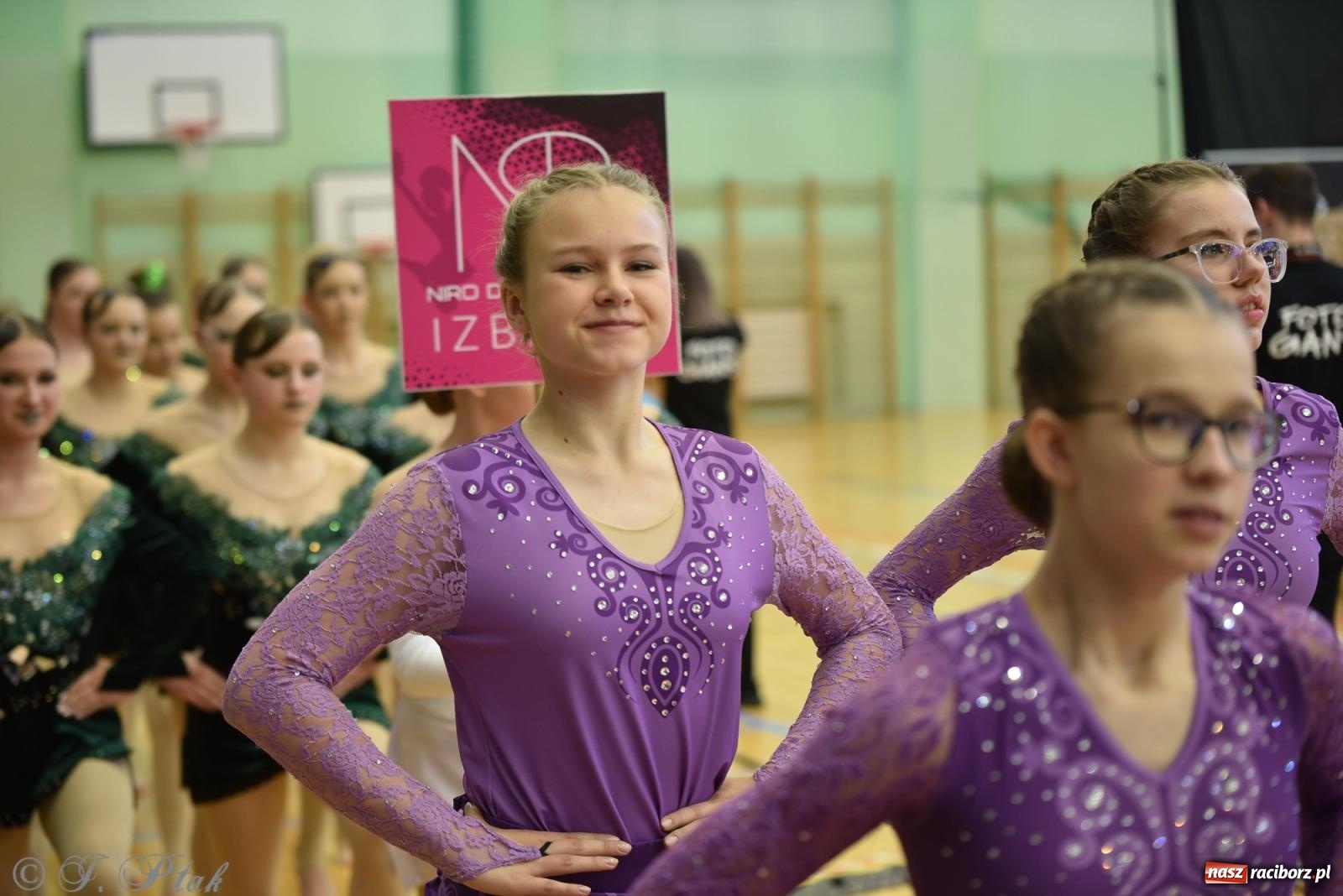 Zdjęcie w galerii na portalu naszraciborz.pl: Mażoretki zawładnęły areną przy Łąkowej. Drugi dzień mistrzostw [FOTO] wiadomości z regionu