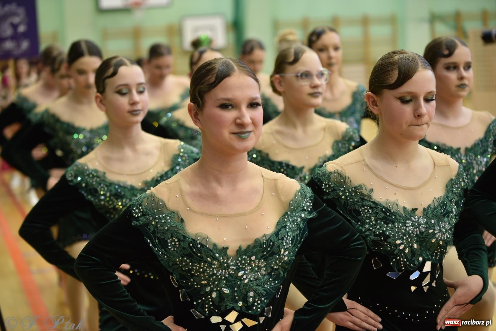 Zdjęcie w galerii na portalu naszraciborz.pl: Mażoretki zawładnęły areną przy Łąkowej. Drugi dzień mistrzostw [FOTO] wiadomości z regionu