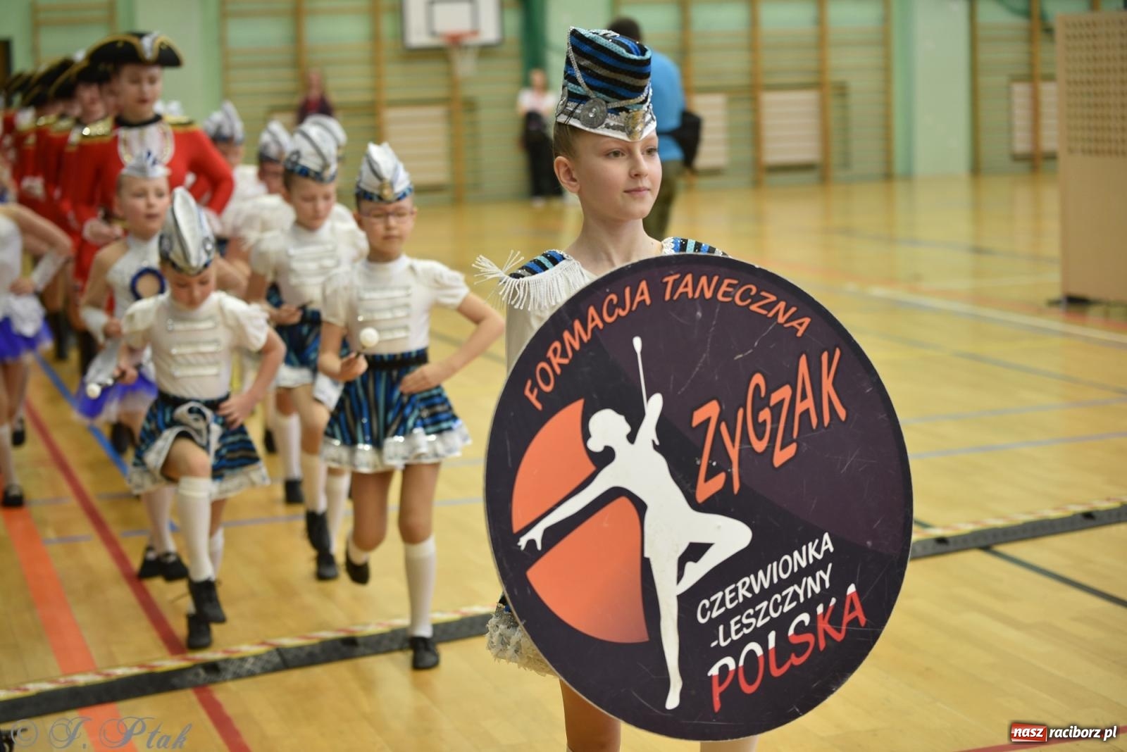 Zdjęcie w galerii na portalu naszraciborz.pl: Mażoretki zawładnęły areną przy Łąkowej. Drugi dzień mistrzostw [FOTO] wiadomości z regionu