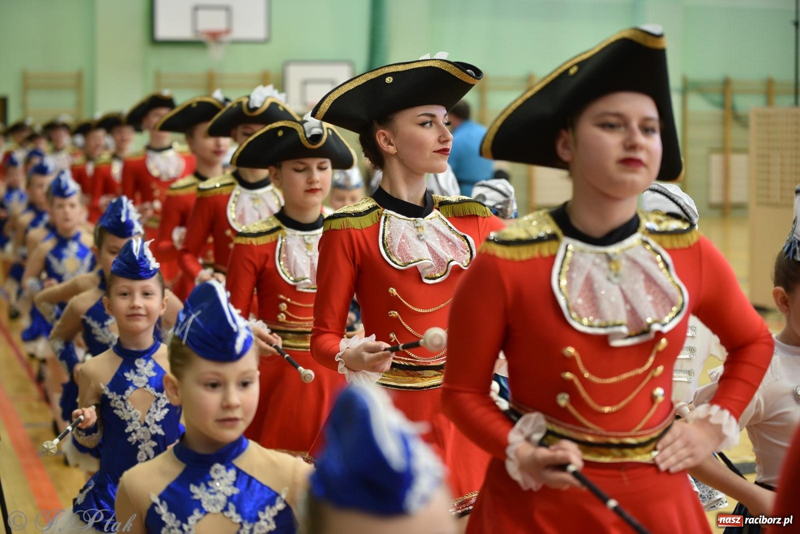 Zdjęcie w galerii na portalu naszraciborz.pl: Mażoretki zawładnęły areną przy Łąkowej. Drugi dzień mistrzostw [FOTO] wiadomości z regionu