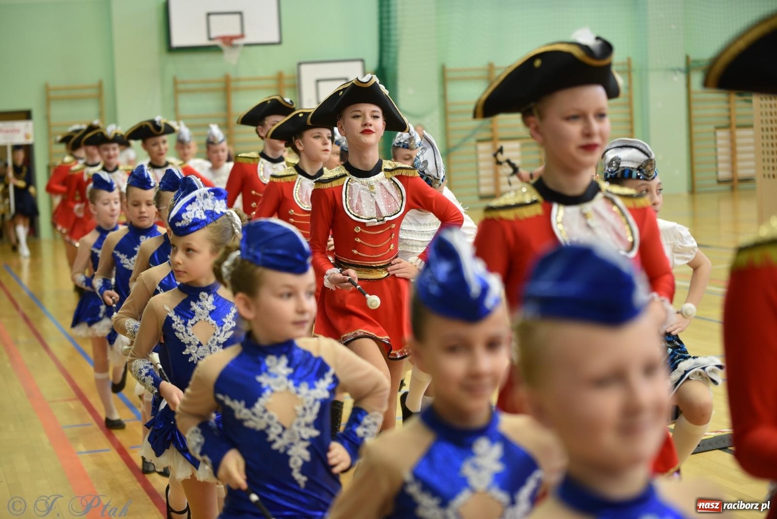 Zdjęcie w galerii na portalu naszraciborz.pl: Mażoretki zawładnęły areną przy Łąkowej. Drugi dzień mistrzostw [FOTO] wiadomości z regionu