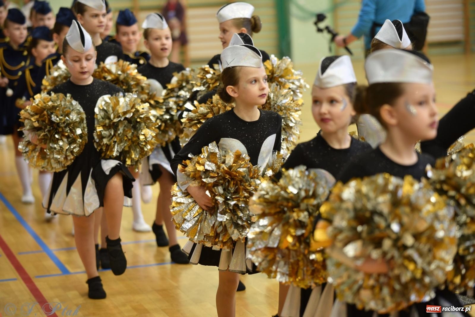 Zdjęcie w galerii na portalu naszraciborz.pl: Mażoretki zawładnęły areną przy Łąkowej. Drugi dzień mistrzostw [FOTO] wiadomości z regionu
