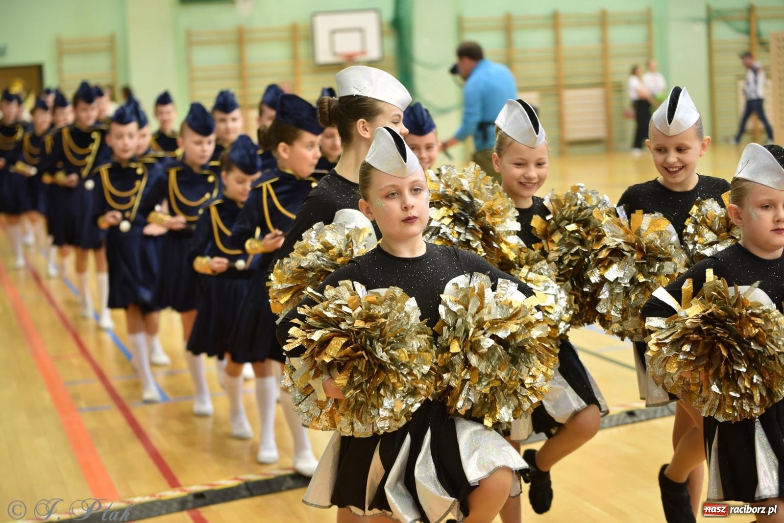 Zdjęcie w galerii na portalu naszraciborz.pl: Mażoretki zawładnęły areną przy Łąkowej. Drugi dzień mistrzostw [FOTO] wiadomości z regionu