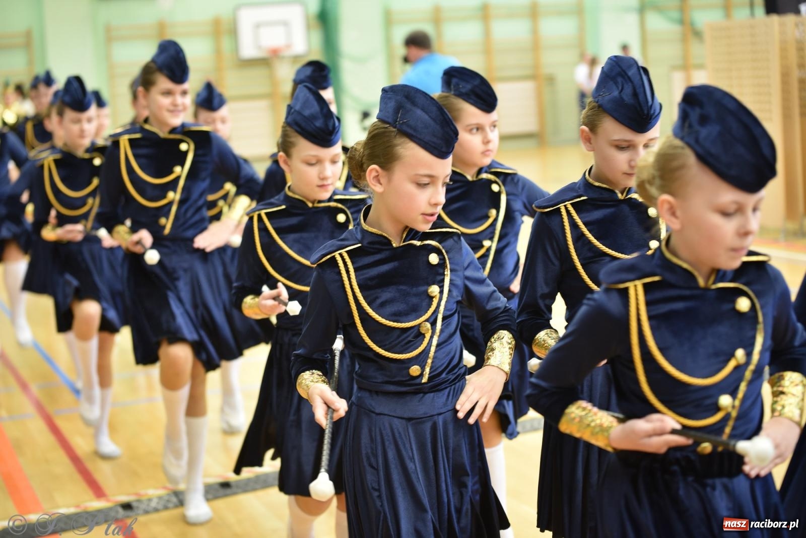 Zdjęcie w galerii na portalu naszraciborz.pl: Mażoretki zawładnęły areną przy Łąkowej. Drugi dzień mistrzostw [FOTO] wiadomości z regionu