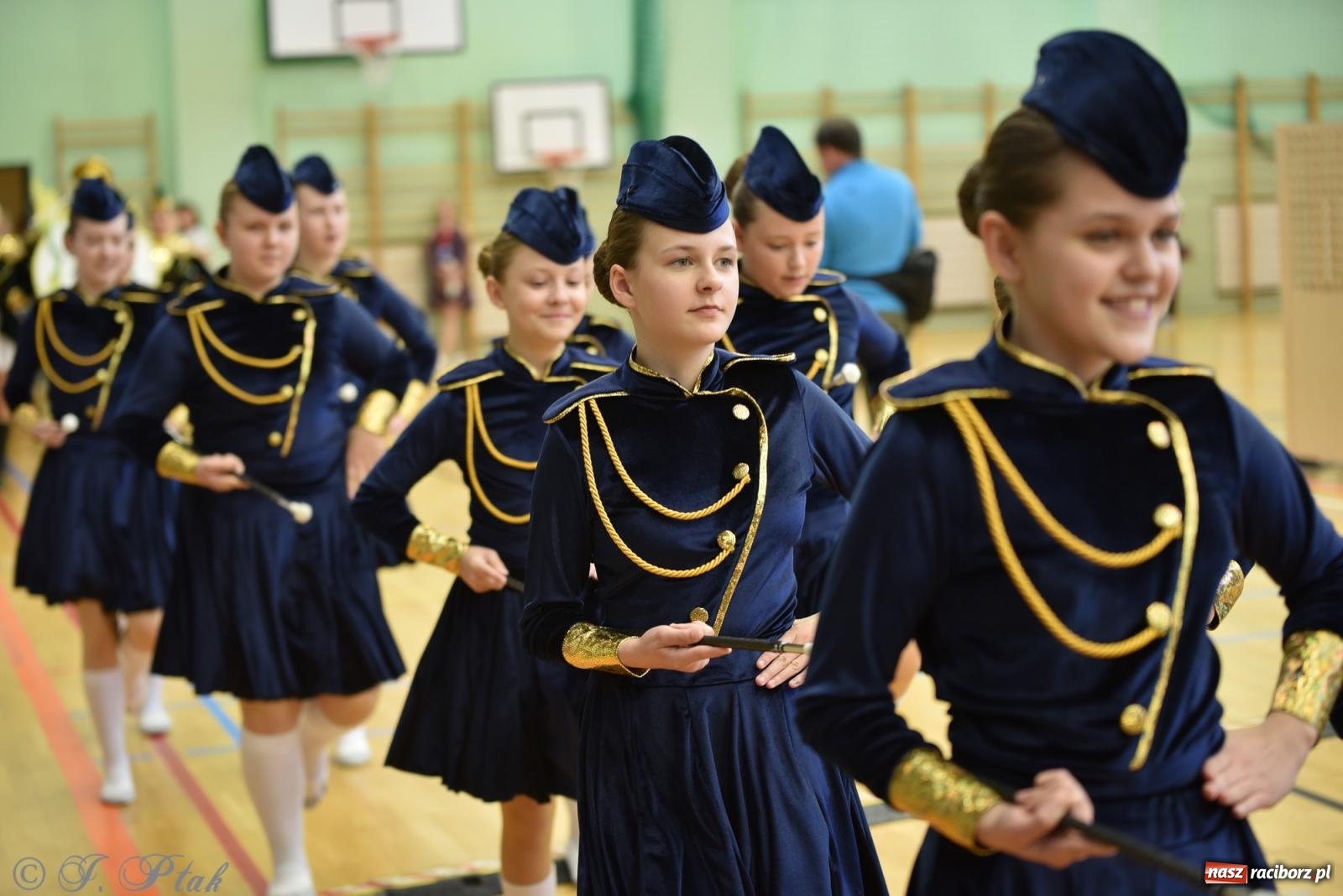 Zdjęcie w galerii na portalu naszraciborz.pl: Mażoretki zawładnęły areną przy Łąkowej. Drugi dzień mistrzostw [FOTO] wiadomości z regionu