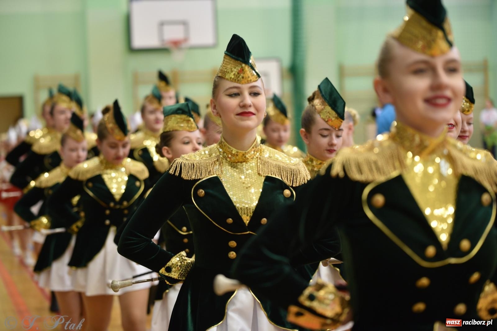 Zdjęcie w galerii na portalu naszraciborz.pl: Mażoretki zawładnęły areną przy Łąkowej. Drugi dzień mistrzostw [FOTO] wiadomości z regionu