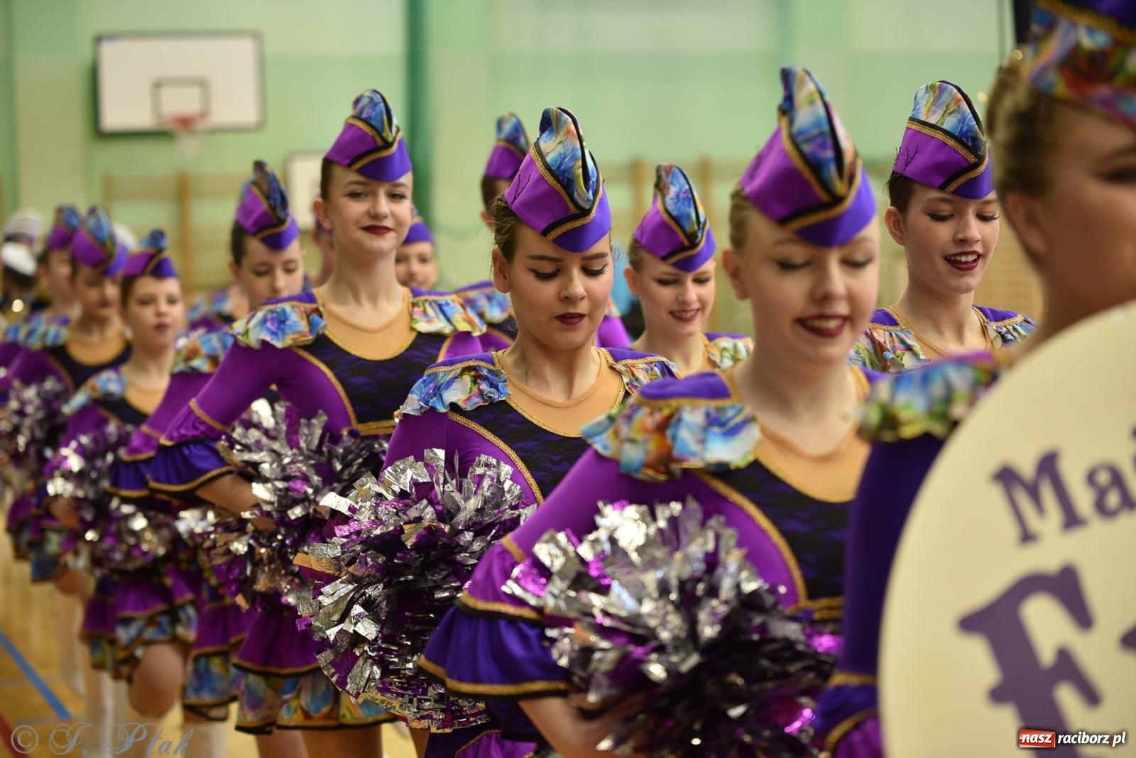 Zdjęcie w galerii na portalu naszraciborz.pl: Mażoretki zawładnęły areną przy Łąkowej. Drugi dzień mistrzostw [FOTO] wiadomości z regionu