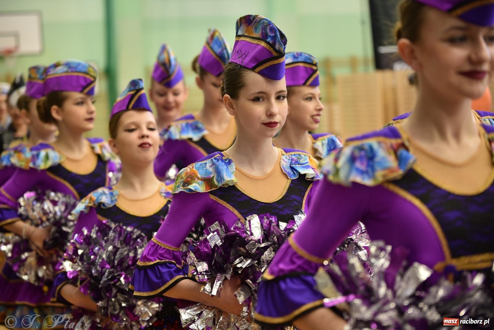 Zdjęcie w galerii na portalu naszraciborz.pl: Mażoretki zawładnęły areną przy Łąkowej. Drugi dzień mistrzostw [FOTO] wiadomości z regionu