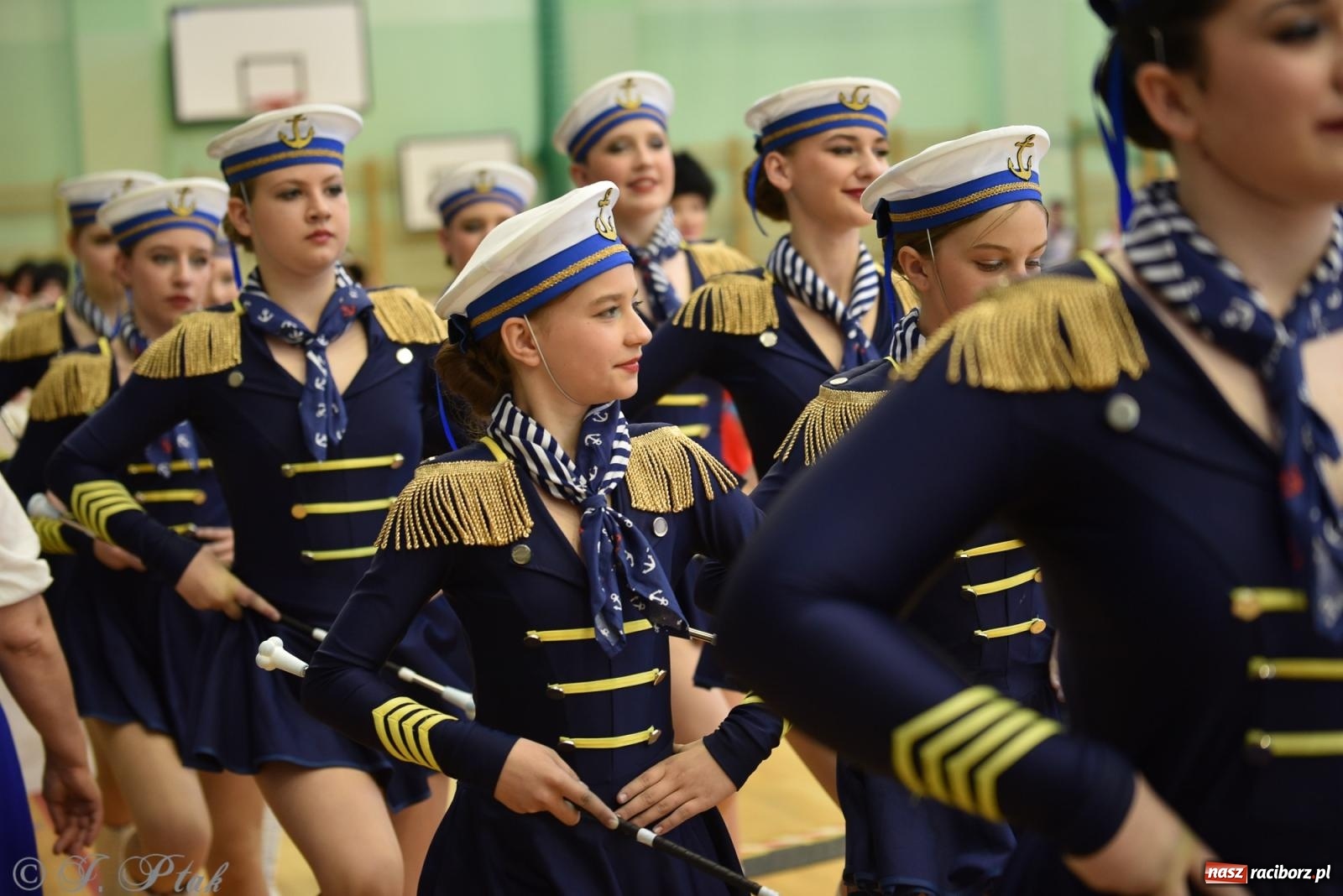 Zdjęcie w galerii na portalu naszraciborz.pl: Mażoretki zawładnęły areną przy Łąkowej. Drugi dzień mistrzostw [FOTO] wiadomości z regionu