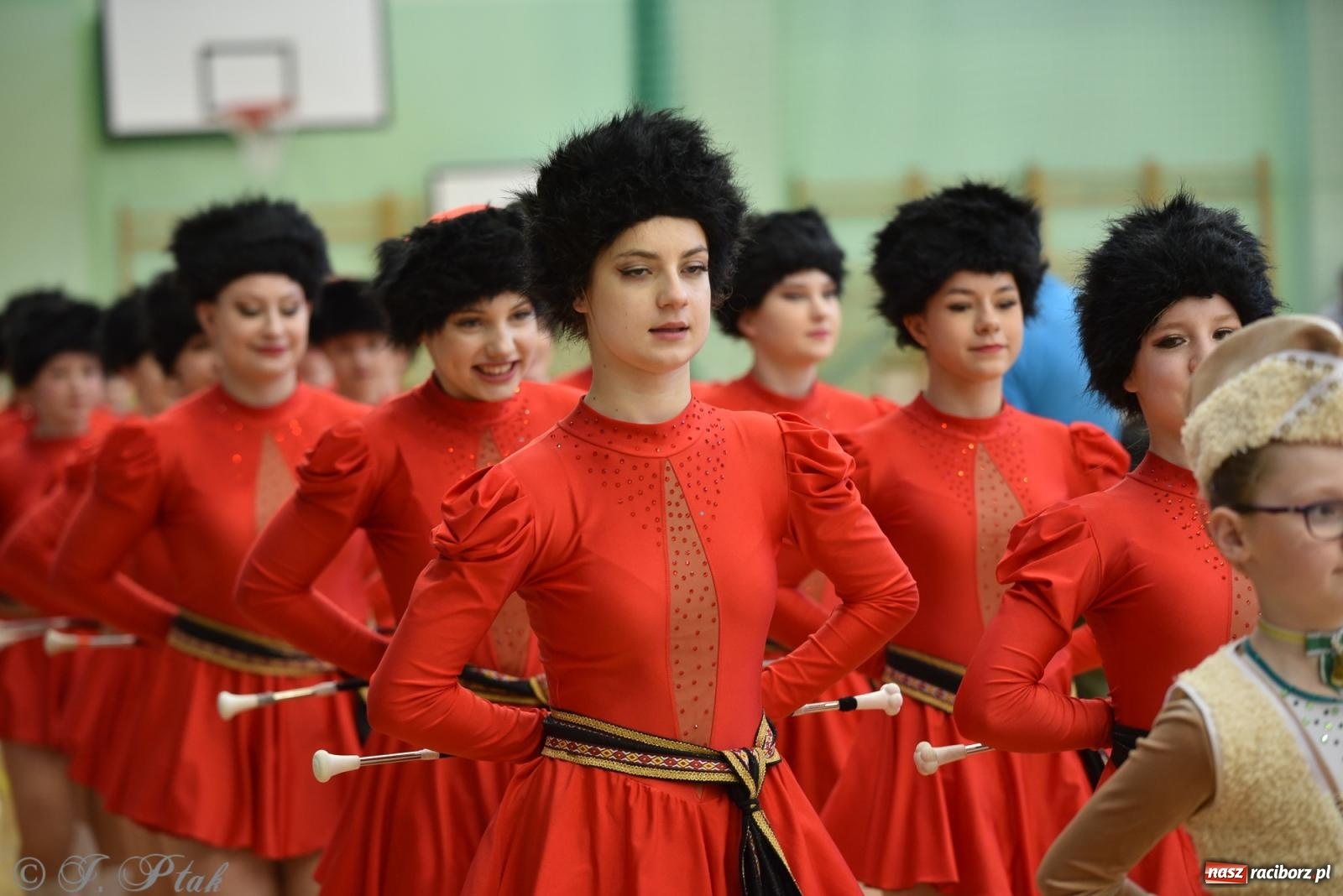 Zdjęcie w galerii na portalu naszraciborz.pl: Mażoretki zawładnęły areną przy Łąkowej. Drugi dzień mistrzostw [FOTO] wiadomości z regionu