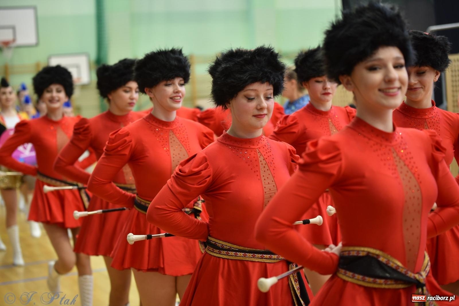 Zdjęcie w galerii na portalu naszraciborz.pl: Mażoretki zawładnęły areną przy Łąkowej. Drugi dzień mistrzostw [FOTO] wiadomości z regionu