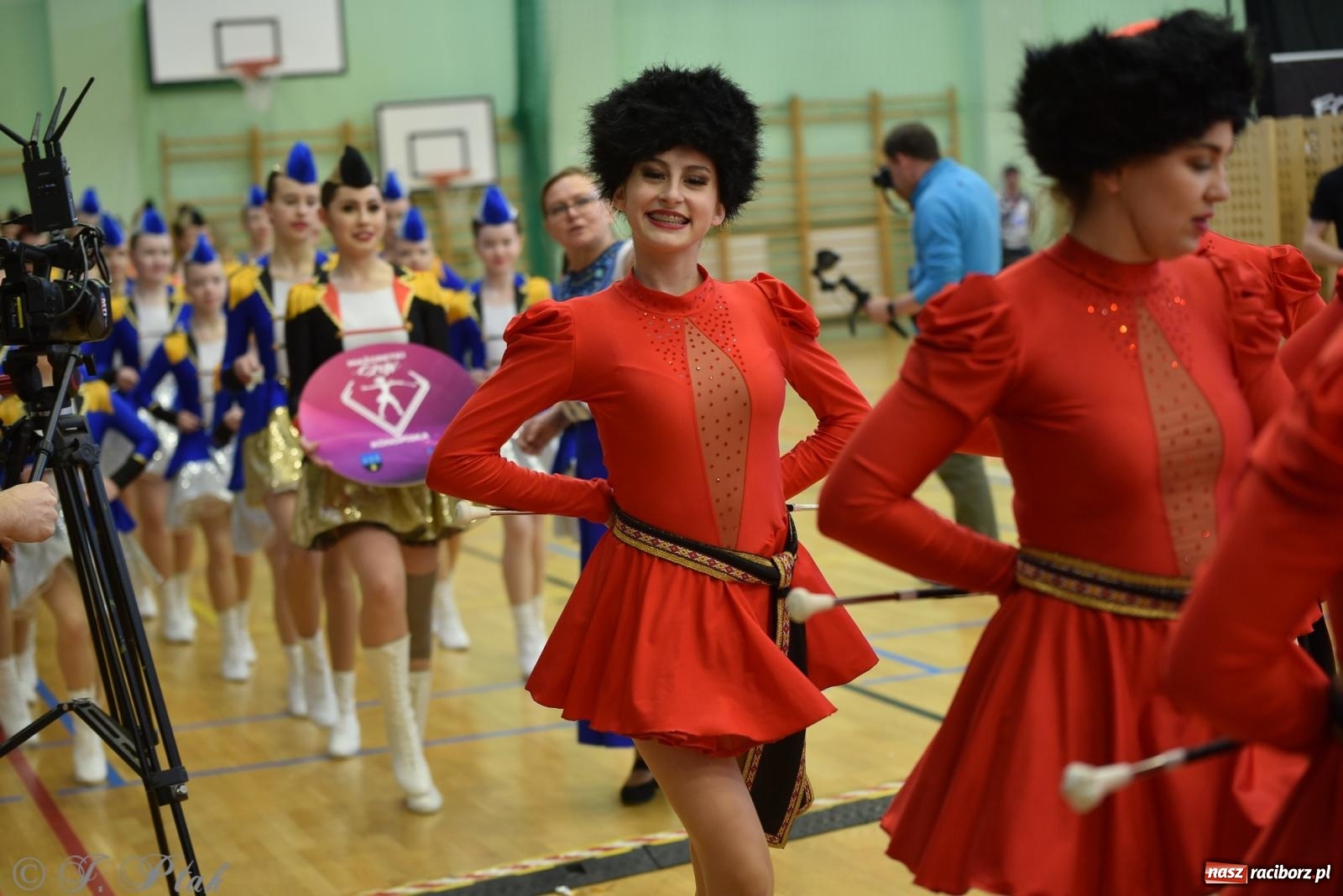 Zdjęcie w galerii na portalu naszraciborz.pl: Mażoretki zawładnęły areną przy Łąkowej. Drugi dzień mistrzostw [FOTO] wiadomości z regionu