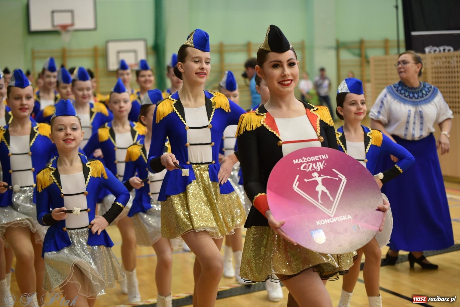Zdjęcie w galerii na portalu naszraciborz.pl: Mażoretki zawładnęły areną przy Łąkowej. Drugi dzień mistrzostw [FOTO] wiadomości z regionu