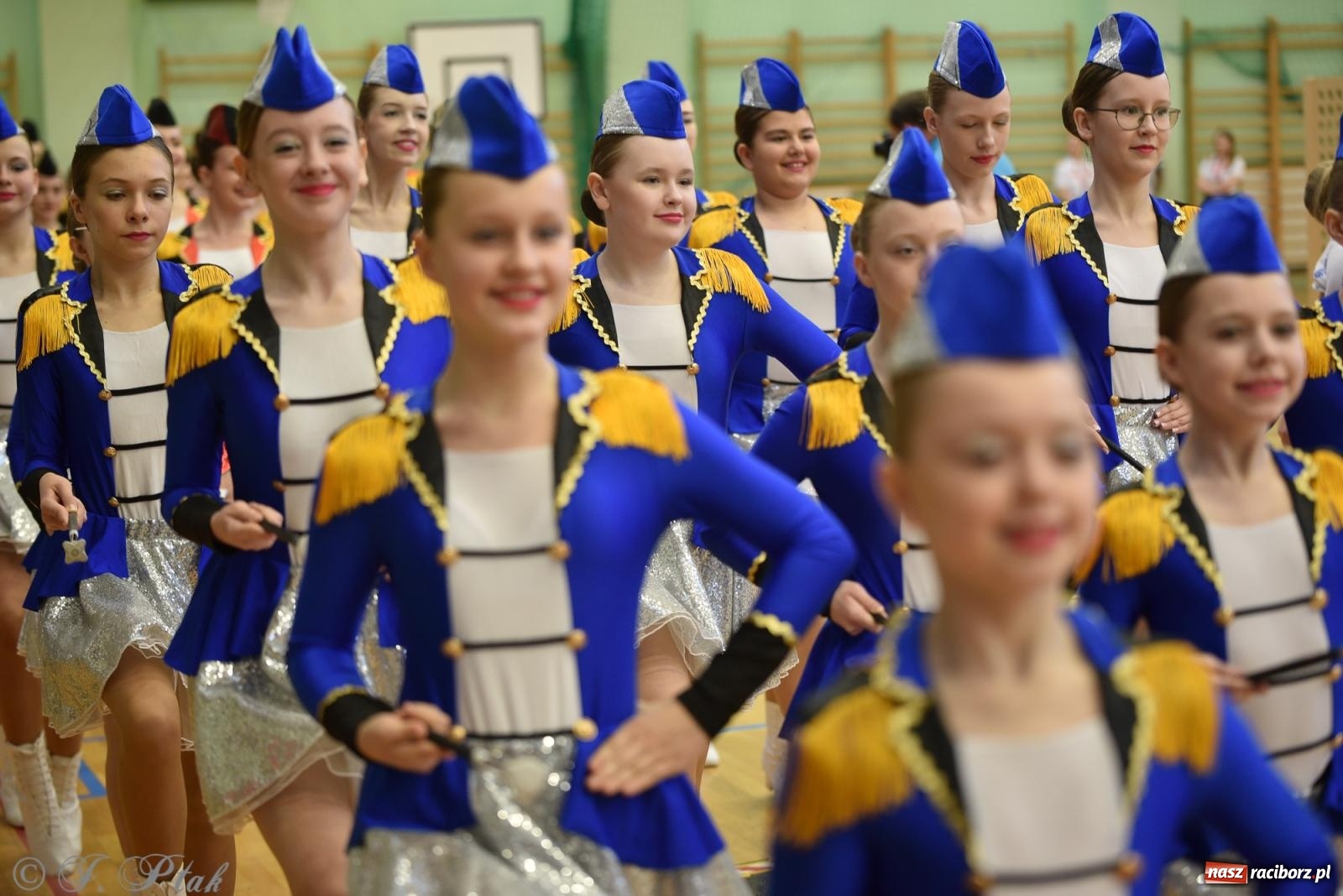 Zdjęcie w galerii na portalu naszraciborz.pl: Mażoretki zawładnęły areną przy Łąkowej. Drugi dzień mistrzostw [FOTO] wiadomości z regionu