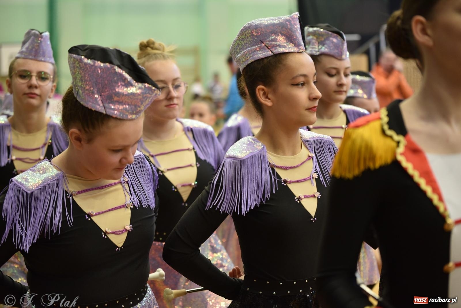 Zdjęcie w galerii na portalu naszraciborz.pl: Mażoretki zawładnęły areną przy Łąkowej. Drugi dzień mistrzostw [FOTO] wiadomości z regionu