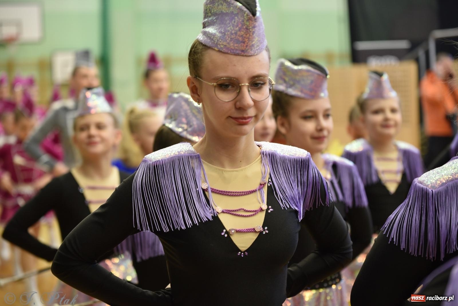 Zdjęcie w galerii na portalu naszraciborz.pl: Mażoretki zawładnęły areną przy Łąkowej. Drugi dzień mistrzostw [FOTO] wiadomości z regionu