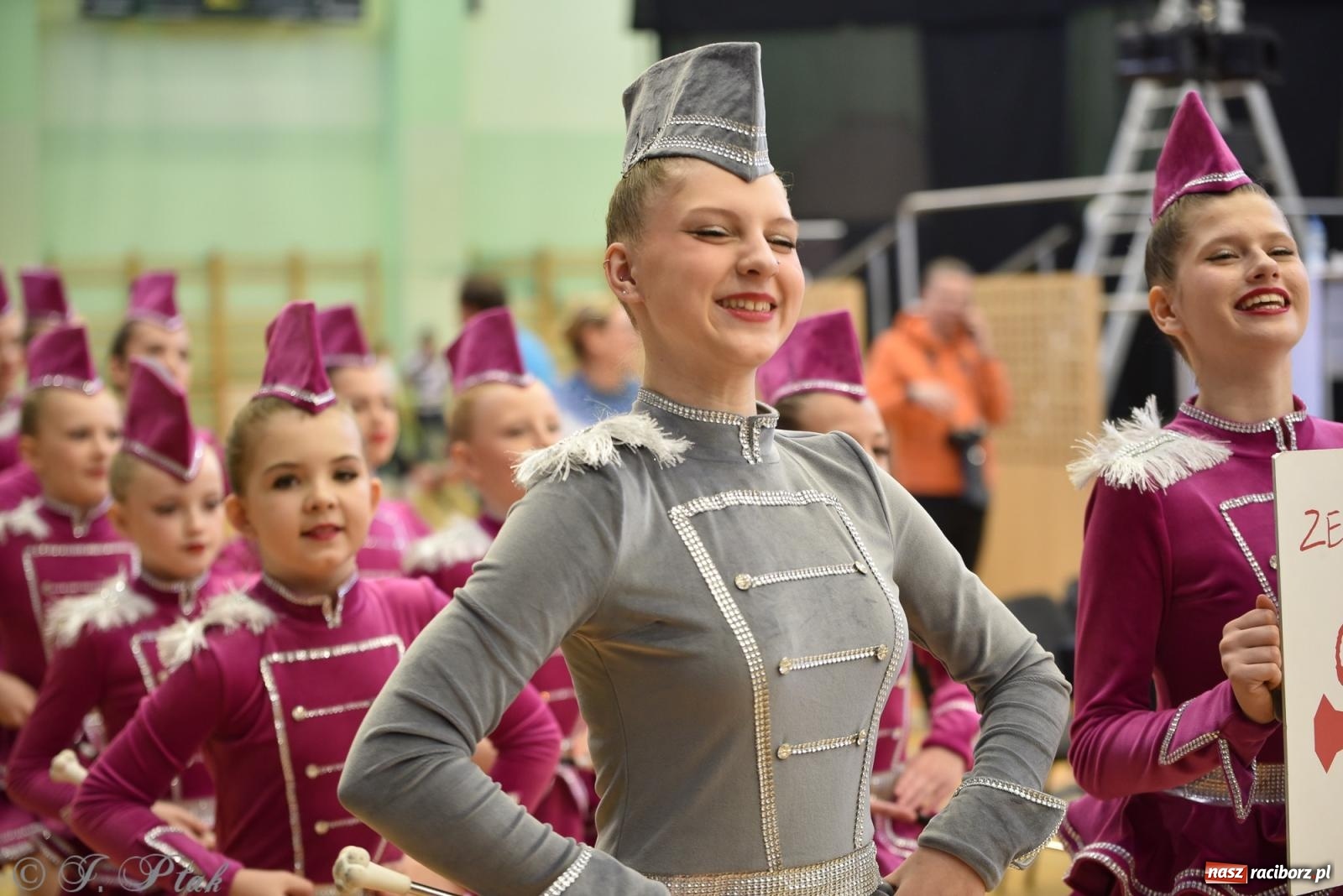 Zdjęcie w galerii na portalu naszraciborz.pl: Mażoretki zawładnęły areną przy Łąkowej. Drugi dzień mistrzostw [FOTO] wiadomości z regionu