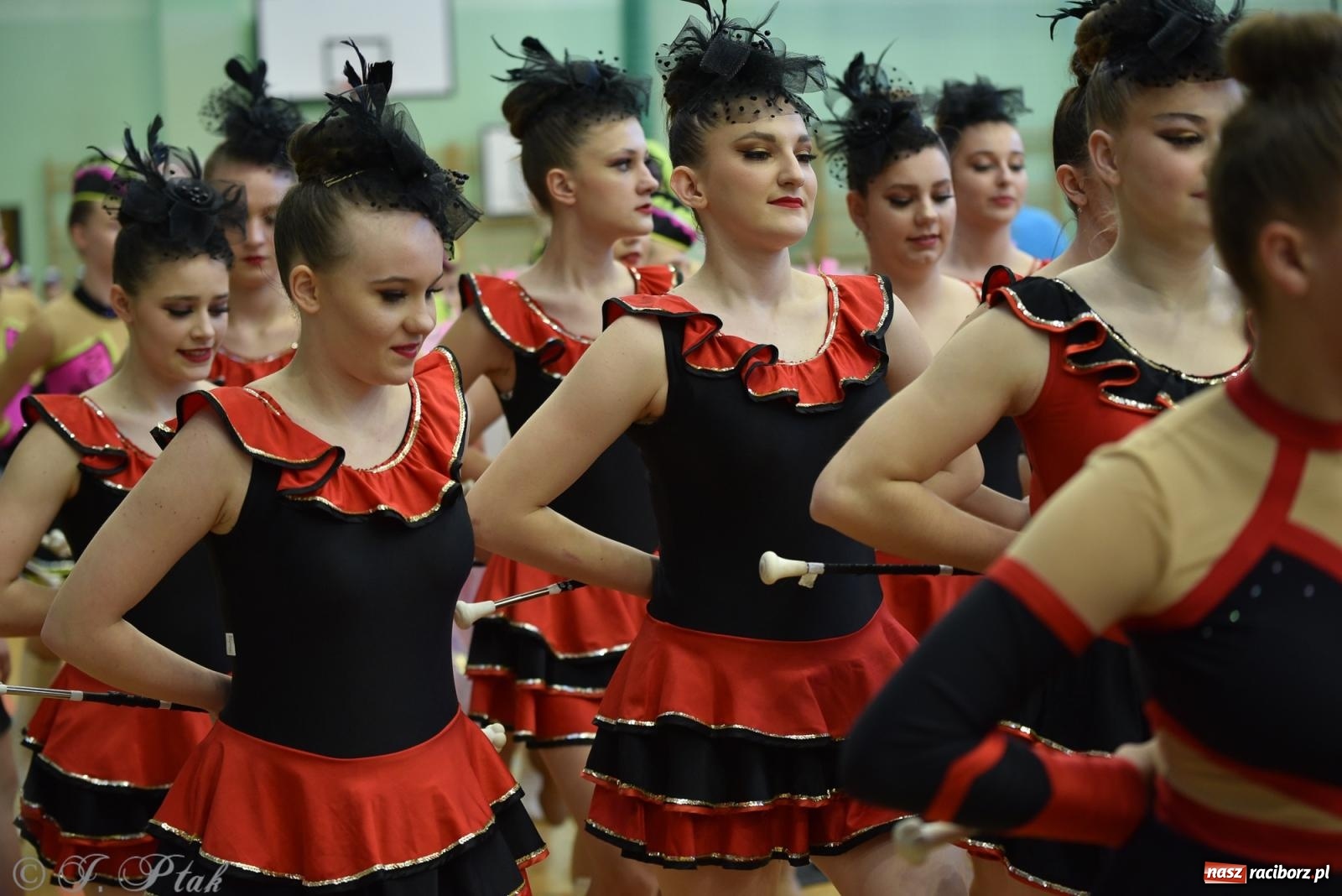 Zdjęcie w galerii na portalu naszraciborz.pl: Mażoretki zawładnęły areną przy Łąkowej. Drugi dzień mistrzostw [FOTO] wiadomości z regionu