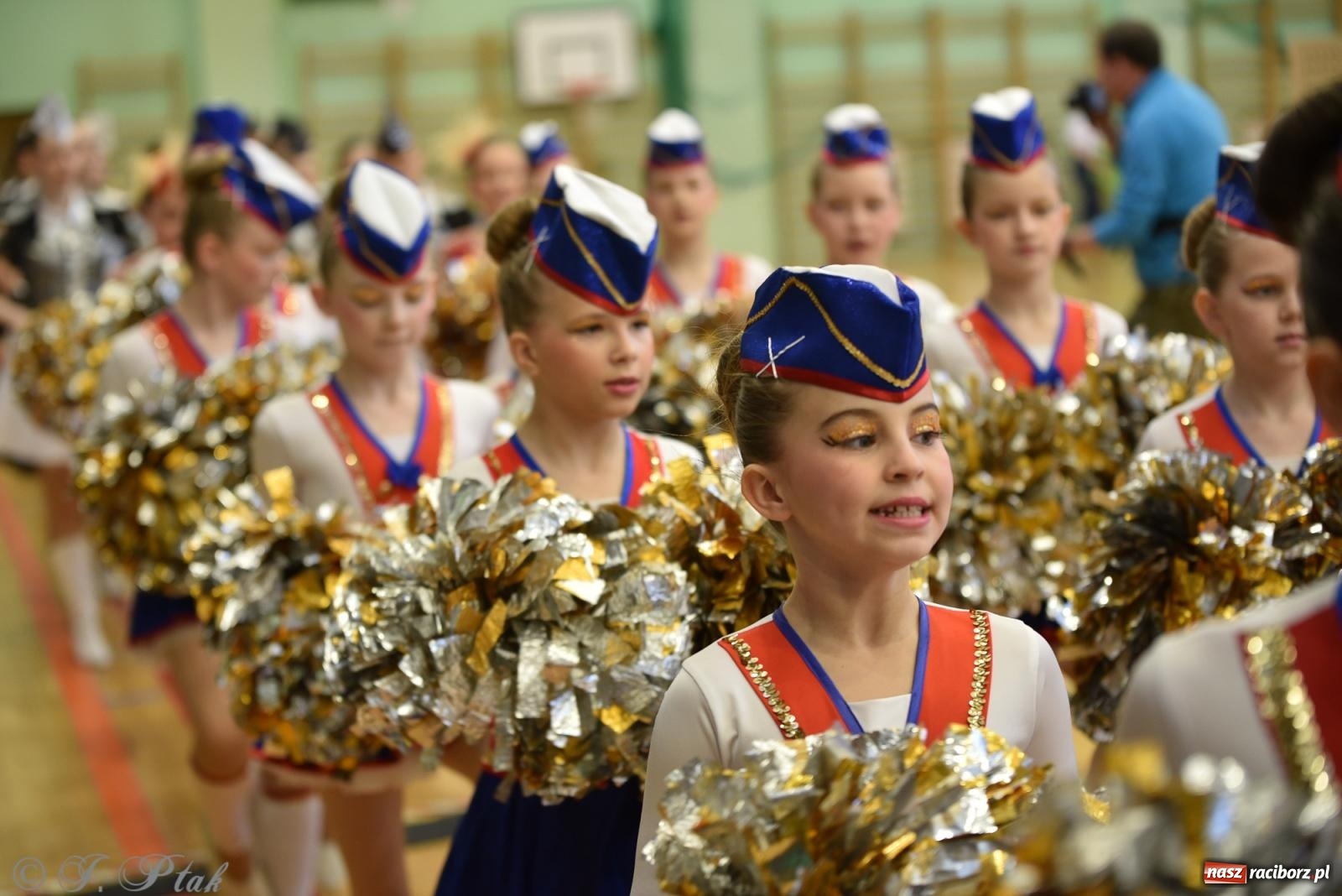 Zdjęcie w galerii na portalu naszraciborz.pl: Mażoretki zawładnęły areną przy Łąkowej. Drugi dzień mistrzostw [FOTO] wiadomości z regionu