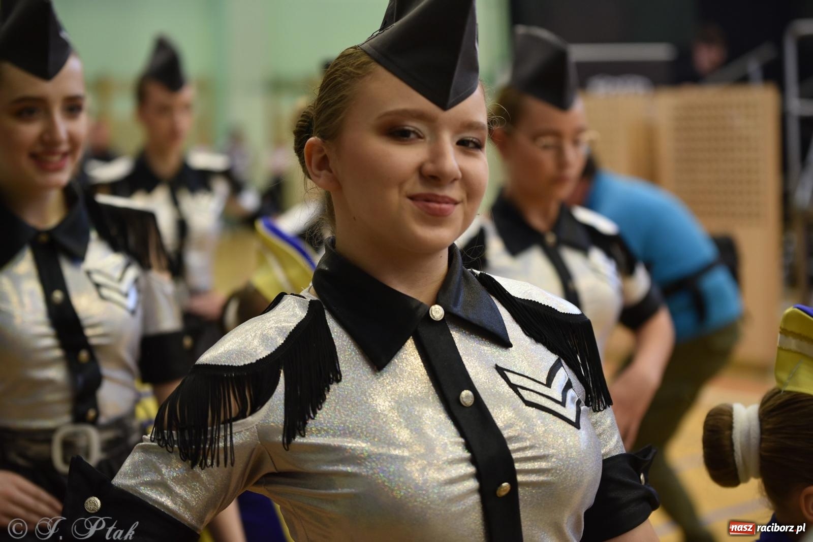 Zdjęcie w galerii na portalu naszraciborz.pl: Mażoretki zawładnęły areną przy Łąkowej. Drugi dzień mistrzostw [FOTO] wiadomości z regionu