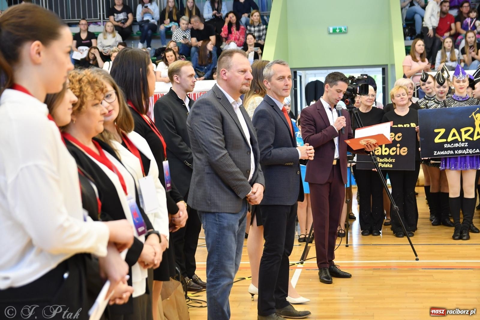 Zdjęcie w galerii na portalu naszraciborz.pl: Mażoretki zawładnęły areną przy Łąkowej. Drugi dzień mistrzostw [FOTO] wiadomości z regionu