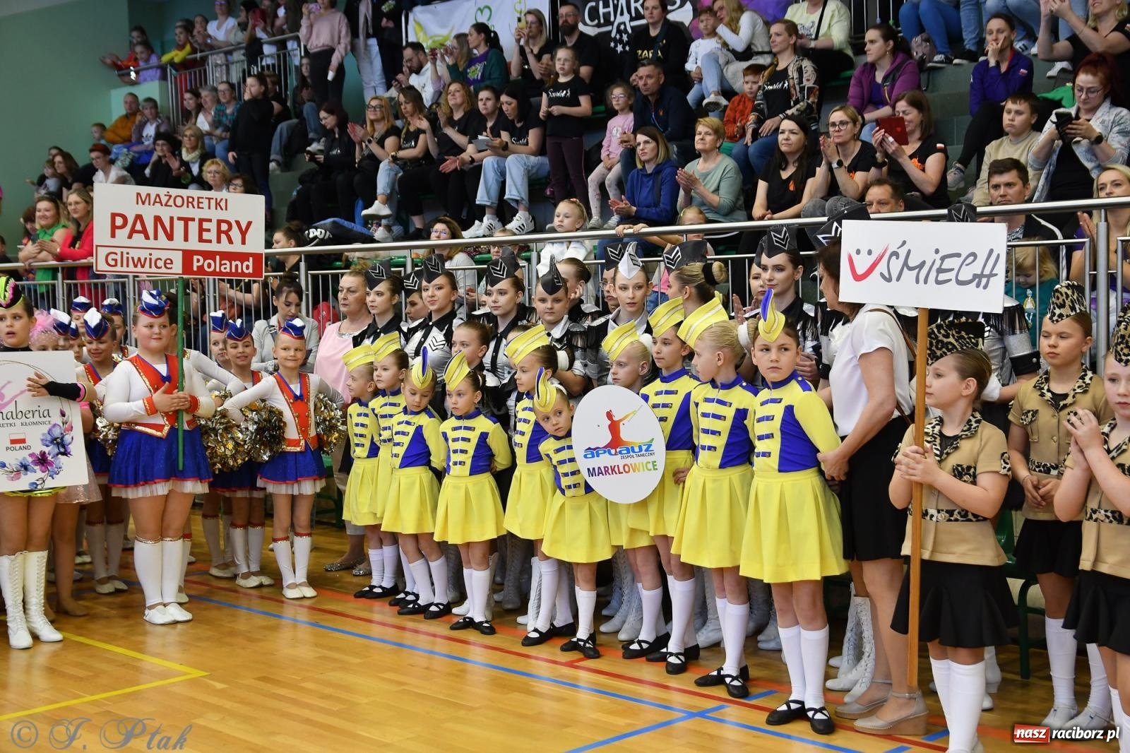 Zdjęcie w galerii na portalu naszraciborz.pl: Mażoretki zawładnęły areną przy Łąkowej. Drugi dzień mistrzostw [FOTO] wiadomości z regionu