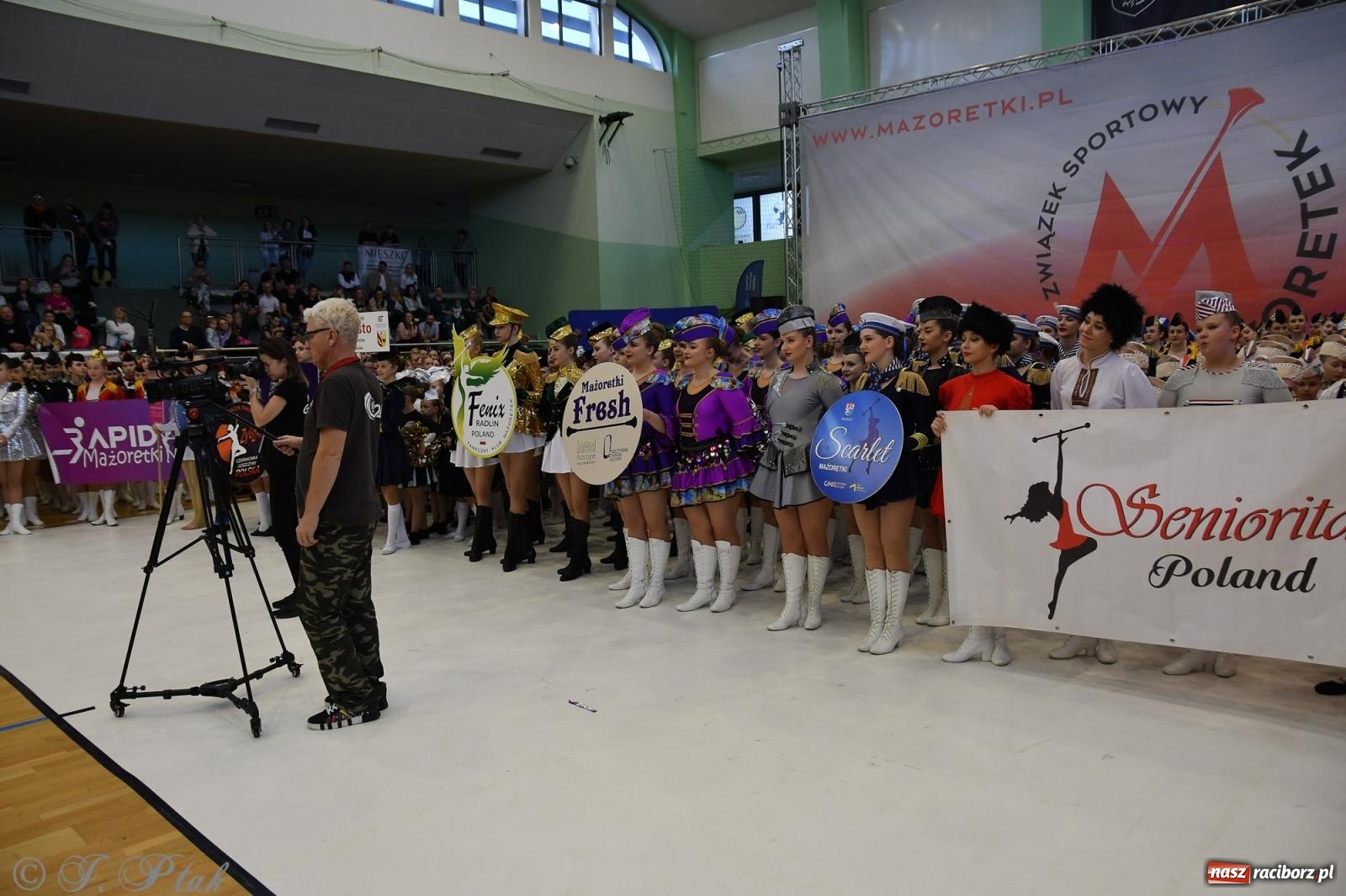 Zdjęcie w galerii na portalu naszraciborz.pl: Mażoretki zawładnęły areną przy Łąkowej. Drugi dzień mistrzostw [FOTO] wiadomości z regionu