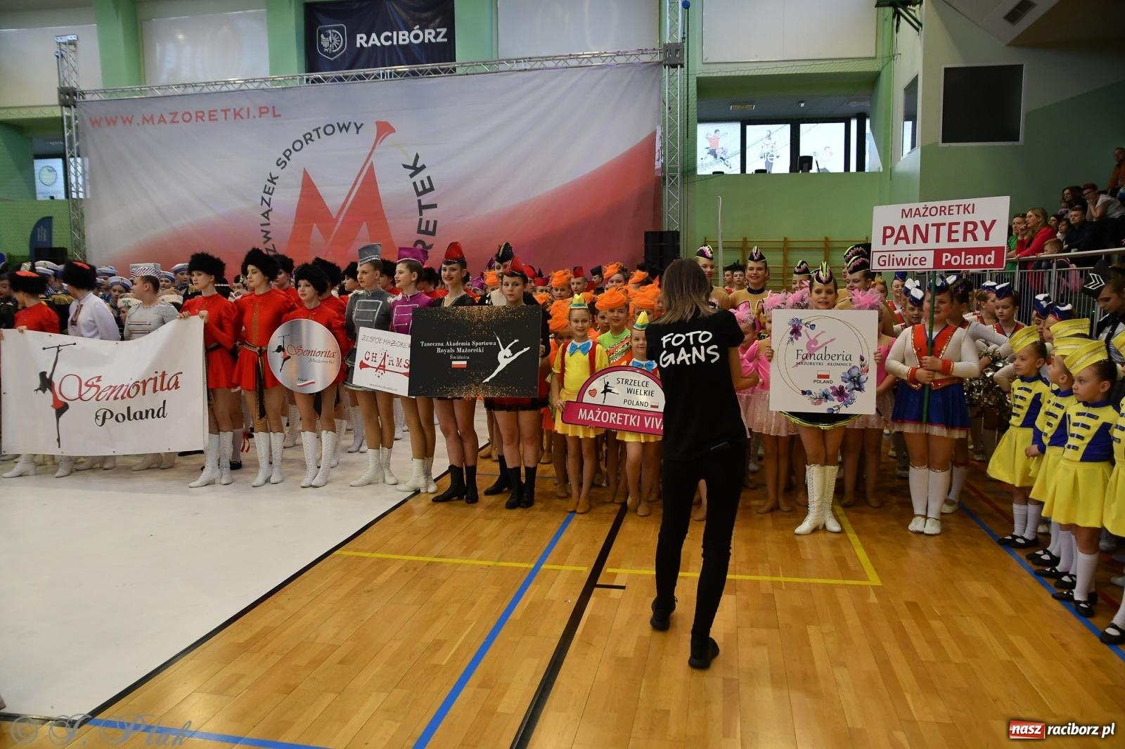 Zdjęcie w galerii na portalu naszraciborz.pl: Mażoretki zawładnęły areną przy Łąkowej. Drugi dzień mistrzostw [FOTO] wiadomości z regionu