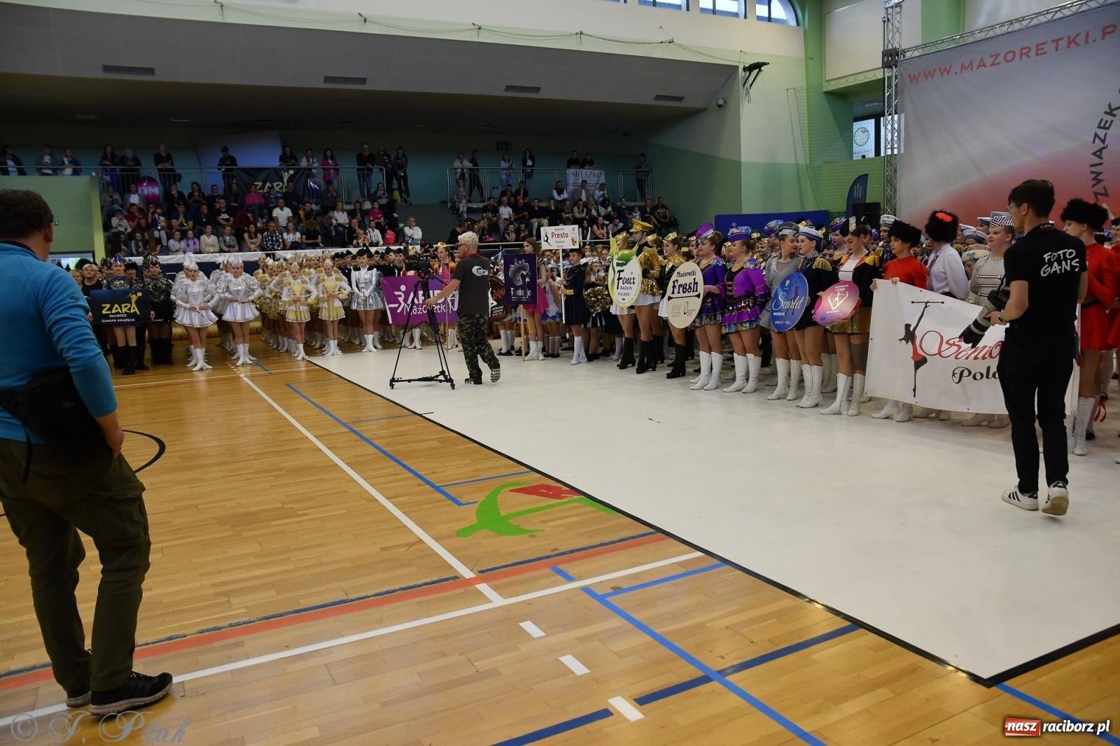 Zdjęcie w galerii na portalu naszraciborz.pl: Mażoretki zawładnęły areną przy Łąkowej. Drugi dzień mistrzostw [FOTO] wiadomości z regionu