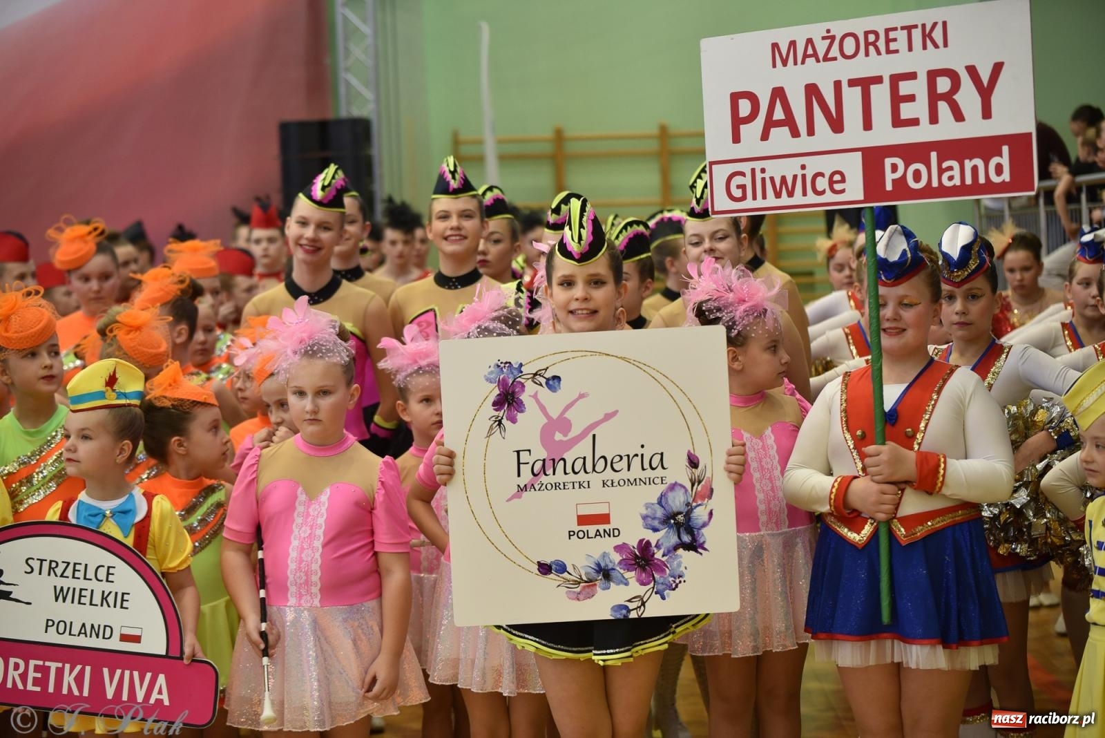 Zdjęcie w galerii na portalu naszraciborz.pl: Mażoretki zawładnęły areną przy Łąkowej. Drugi dzień mistrzostw [FOTO] wiadomości z regionu