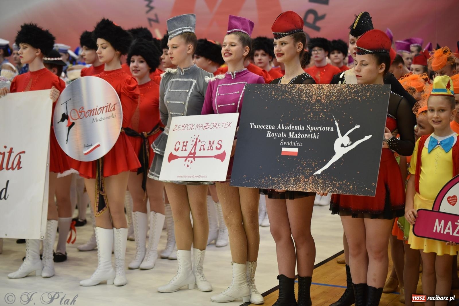 Zdjęcie w galerii na portalu naszraciborz.pl: Mażoretki zawładnęły areną przy Łąkowej. Drugi dzień mistrzostw [FOTO] wiadomości z regionu
